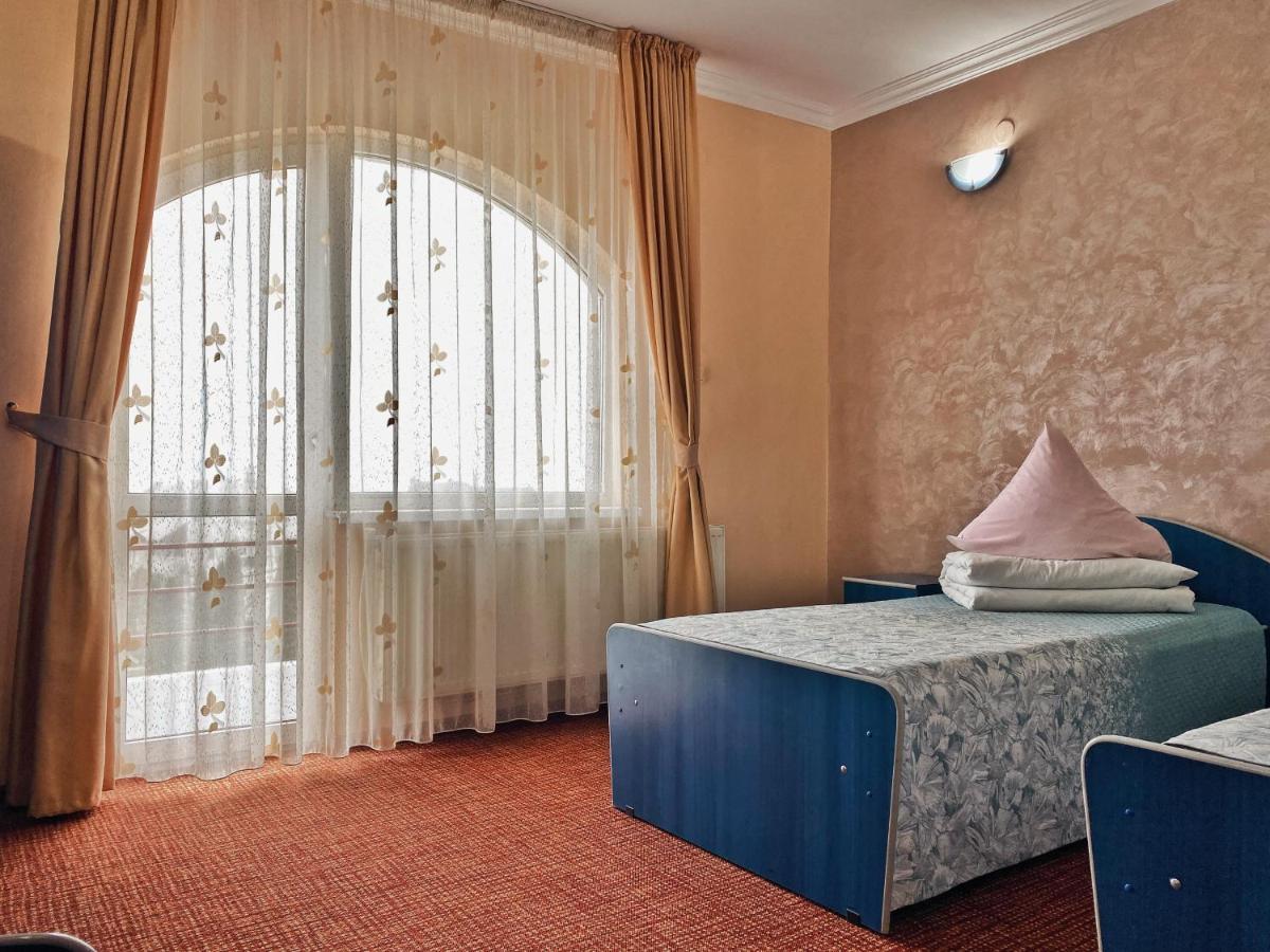 Hotel Belvedere Пьятра-Нямц Экстерьер фото